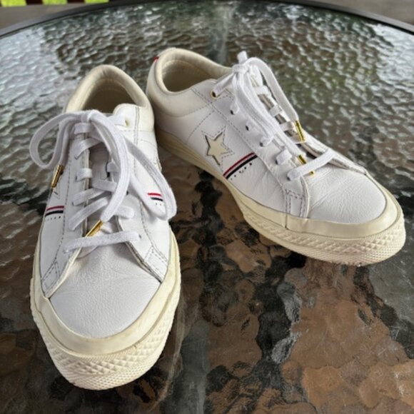Converse All Star Leather Athletic Shoes - Unisex -Woman''s 7, Men's 5 - Picture 1 of 7
